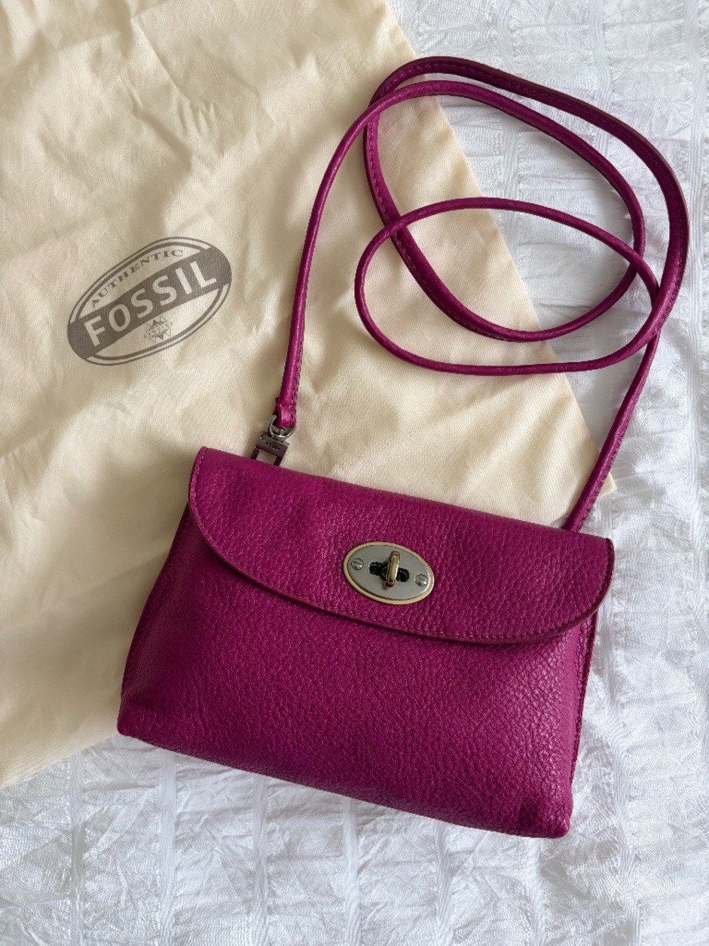 Rare 2016 Fossil Monica Turnlock Crossbody Bag Fuchsia Pink Purple Leather
